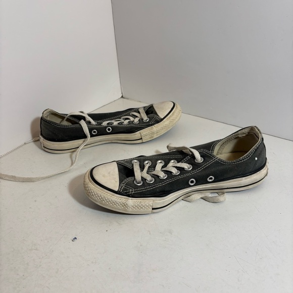 Converse all star unisex low top lace up shoes in size 7 women’s size 5 men’s - Picture 2 of 11